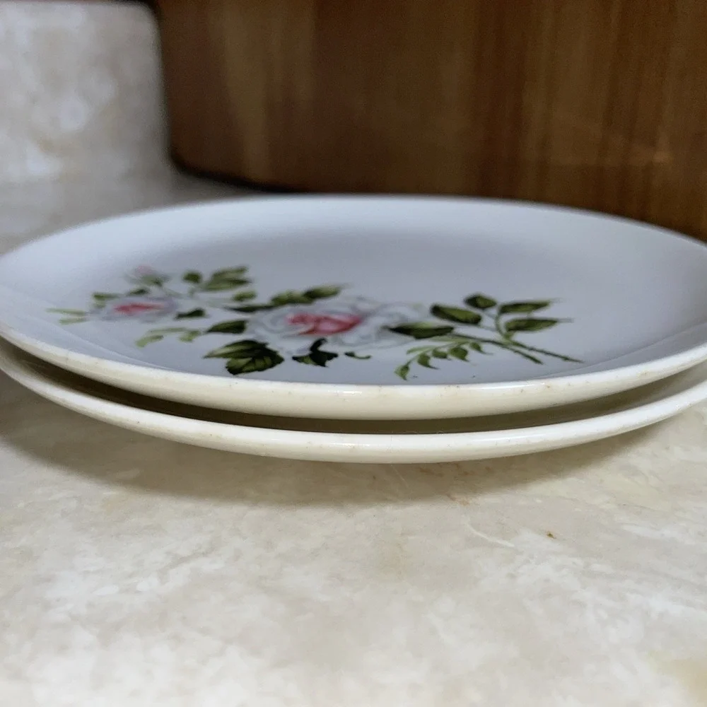 Pair of MINT! Crooksville‎ vintage saucers white roses with leaves, USA I-X